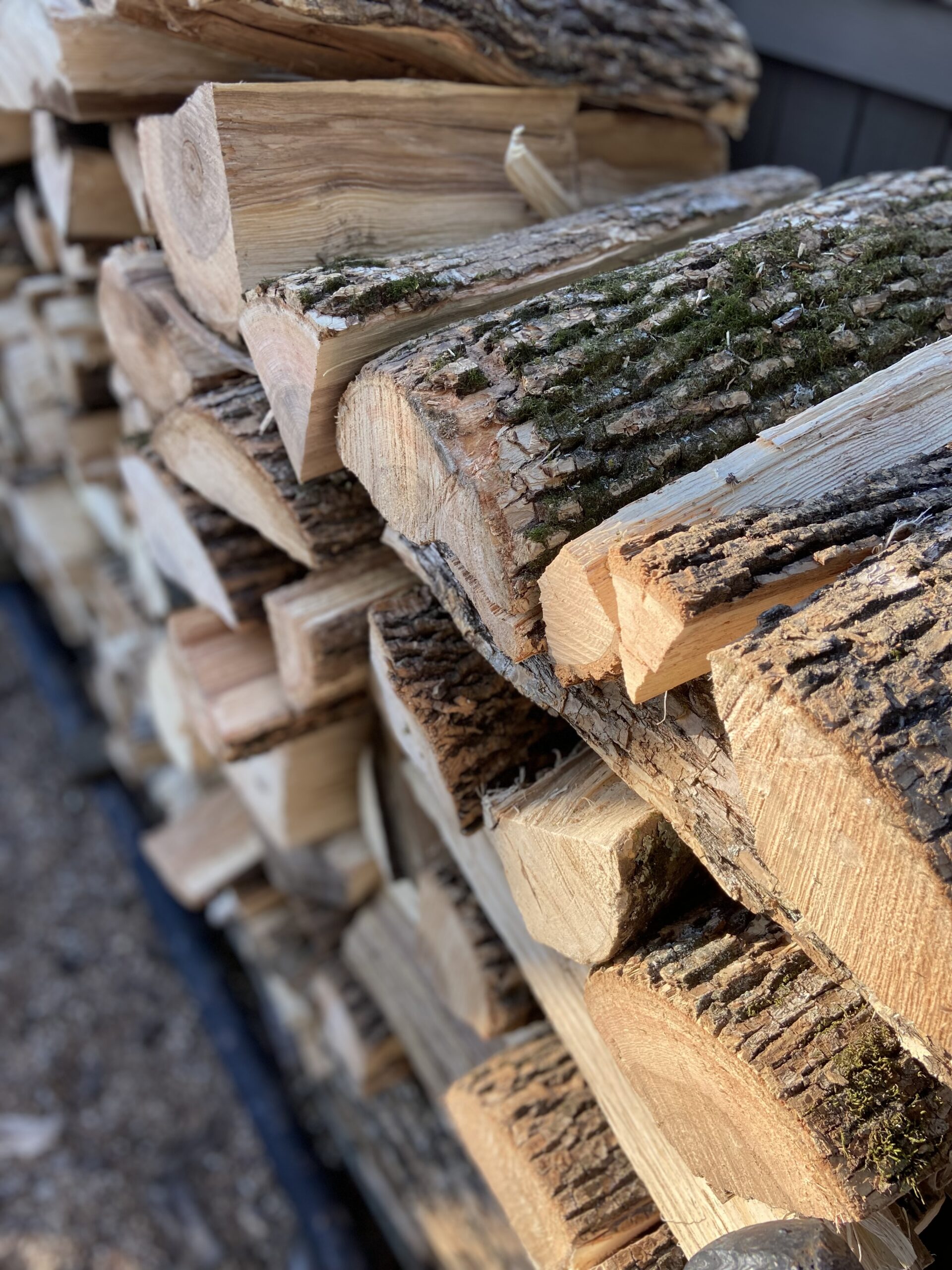 Ash firewood is a popular choice for firewood for many reasons.